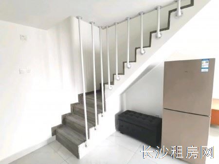 长沙 梅溪湖CBD旁80平复式公寓出租可办公